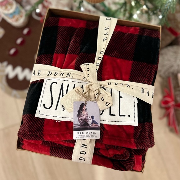 Rae Dunn Buffalo plaid blanket SNUGGLE boxed gift throw - Picture 3 of 11